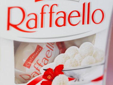 Lviv, Ukrayna - 30 Aralık 2024: Raffaello şekerlemeleri