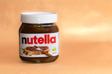 Lviv, Ukrayna - 30 Aralık 2024: Nutella tatlandırılmış fındık kakaosu