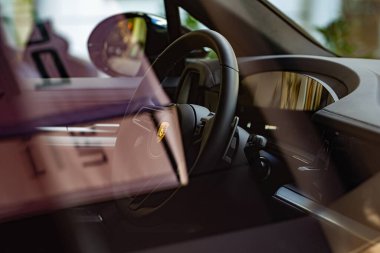 Lviv, Ukrayna - 26 Kasım 2024: Porsche 'nin iç mekanına yakın çekim