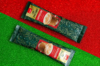 Lviv, Ukrayna - 2 Ocak 2025: Jacobs Klasik Cappuchino çubuğu, yeni tasarım
