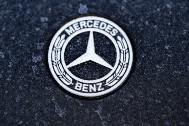 Lviv, Ukrayna - 26 Kasım 2024: Mercedes-Benz logosu