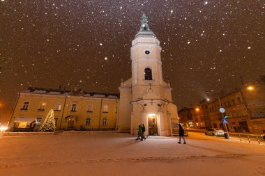 Lviv, Ukrayna - 12 Ocak 2025: Kışın Lviv 'deki St. Anna Kilisesi