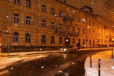 Lviv, Ukrayna - 12 Ocak 2025: Kışın Lviv Caddesi