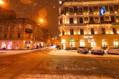 Lviv, Ukrayna - 12 Ocak 2025: Kışın Lviv Caddesi