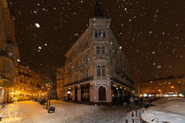 Lviv, Ukrayna - 12 Ocak 2025: Kışın Lviv Caddesi