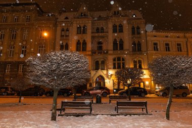 Lviv, Ukrayna - 12 Ocak 2025: Kışın Lviv Caddesi
