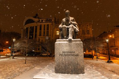 Lviv, Ukrayna - 12 Ocak 2025: Lviv 'deki Mykhailo Hruşevsky Anıtı