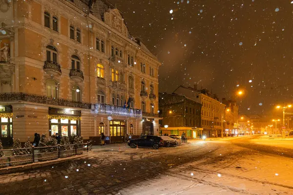 Lviv, Ukrayna - 12 Ocak 2025: Kışın George Oteli