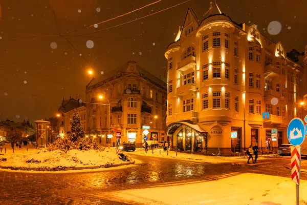 LVIV, UKRAINE - 12 Ocak 2025: Lviv 'deki Atlas Deluxe Oteli