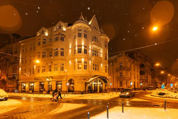 LVIV, UKRAINE - 12 Ocak 2025: Lviv 'deki Atlas Deluxe Oteli