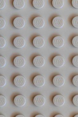 Lviv, Ukrayna - 30 Ocak 2025: Tasarım amaçlı bej lego plakası