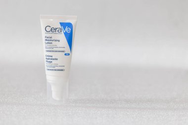 Lviv, Ukrayna - 1 Şubat 2025: Cerave PM Yüz Nemlendirici Losyon