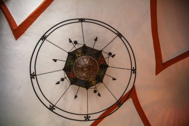 Chynadiyevo, Ukrayna - 24 Ağustos 2024: Chynadiyevo, Ukrayna 'daki ortaçağ kalesi Saint Miklosh' un içi