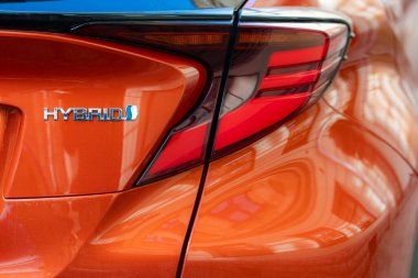 Lviv, Ukrayna - 2 Nisan 2025: Mavi Toyota C-HR Melezi