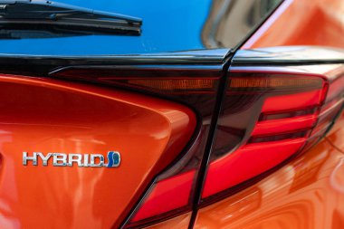 Lviv, Ukrayna - 2 Nisan 2025: Mavi Toyota C-HR Melezi
