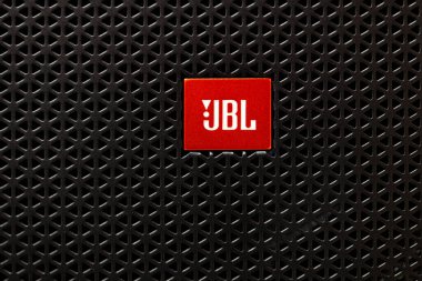 Lviv, Ukrayna - 3 Nisan 2025: JBL logosu hoparlörde kapatıldı