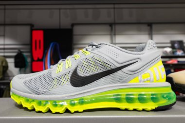 Lviv, Ukrayna - 16 Nisan 2025: Nike spor ayakkabıları mağazada