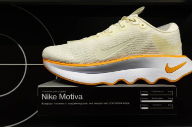 Lviv, Ukrayna - 16 Nisan 2025: Nike spor ayakkabıları mağazada