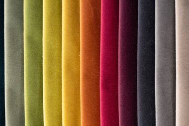Tasarım amacı için renkli desenli tekstil örneklerinin yakınlaştırılması