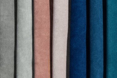 Tasarım amacı için renkli desenli tekstil örneklerinin yakınlaştırılması