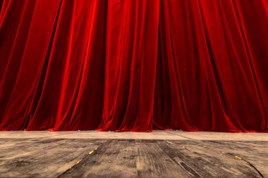 Dizayn amacıyla tiyatro arka planında kırmızı perde