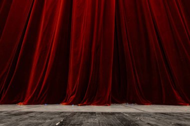 Dizayn amacıyla tiyatro arka planında kırmızı perde