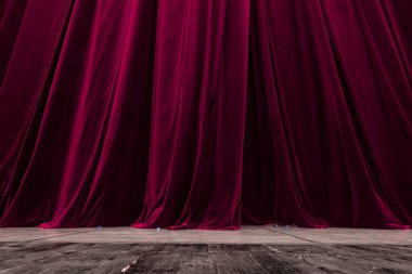 Dizayn amacıyla tiyatro arka planında kırmızı perde