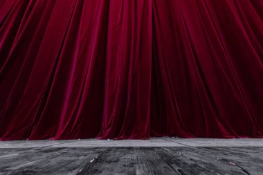 Dizayn amacıyla tiyatro arka planında kırmızı perde