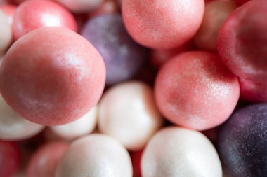 Tasarım amaçlı pasta süslemesi için şeker boncuklarının kapanışı