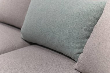 Dizayn amaçlı yastıklı kanepenin kapanışı