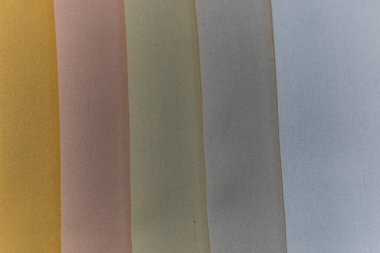 Tasarım amacı için renkli desenli tekstil örneklerinin yakınlaştırılması