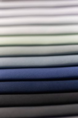 Tasarım amacı için renkli desenli tekstil örneklerinin yakınlaştırılması