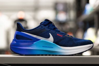 Lviv, Ukrayna - 30 Mayıs 2025: Nike spor ayakkabıları mağazada