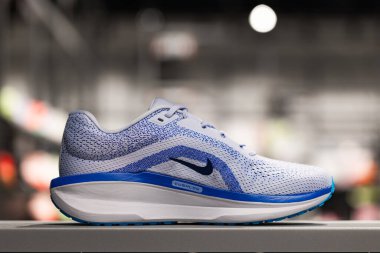 Lviv, Ukrayna - 30 Mayıs 2025: Nike spor ayakkabıları mağazada