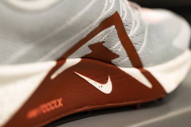 Lviv, Ukrayna - 30 Mayıs 2025: Nike spor ayakkabıları mağazada