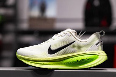 Lviv, Ukrayna - 30 Mayıs 2025: Nike spor ayakkabıları mağazada