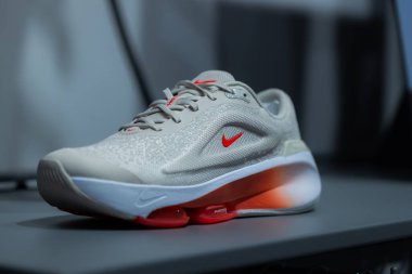 Lviv, Ukrayna - 30 Mayıs 2025: Nike spor ayakkabıları mağazada