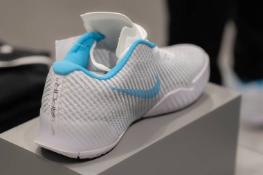 Lviv, Ukrayna - 30 Mayıs 2025: Nike spor ayakkabıları mağazada