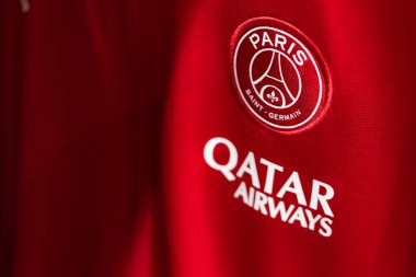 Lviv, Ukrayna - 29 Mayıs 2025: Nike Paris Saint-Germain tişörtü