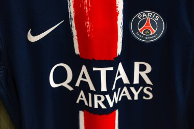 Lviv, Ukrayna - 29 Mayıs 2025: Nike Paris Saint-Germain tişörtü