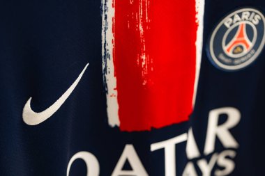 Lviv, Ukrayna - 29 Mayıs 2025: Nike Paris Saint-Germain tişörtü