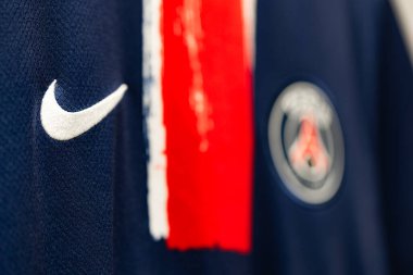 Lviv, Ukrayna - 29 Mayıs 2025: Nike Paris Saint-Germain tişörtü
