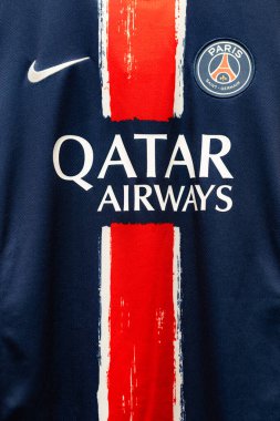 Lviv, Ukrayna - 29 Mayıs 2025: Nike Paris Saint-Germain tişörtü