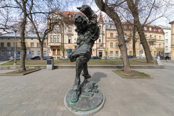 Lviv, Ukrayna - 29 Mart 2025: Lviv, Ukrayna 'daki Wolfgang Amadeus Mozart Anıtı