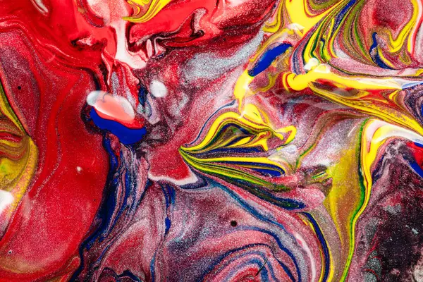 Parıldayan Metalik Renklerle Canlı Soyut Akışkan Sanat