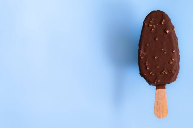 Çukulata kaplı Badem Dondurma Çubuğu