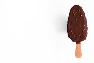 Çukulata kaplı Badem Dondurma Çubuğu