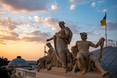 Lviv, Ukrayna - 1 Temmuz 2021: Lviv 'deki İvan Franko Ulusal Üniversitesi Antik Heykelleri