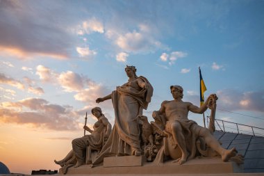 Lviv, Ukrayna - 1 Temmuz 2021: Lviv 'deki İvan Franko Ulusal Üniversitesi Antik Heykelleri