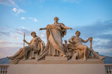 Lviv, Ukrayna - 1 Temmuz 2021: Lviv 'deki İvan Franko Ulusal Üniversitesi Antik Heykelleri